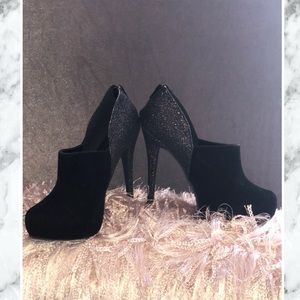 Black & Glitter Pumps